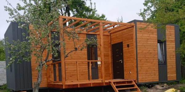 Кутовий дачний будинок з терасою 36,3м²